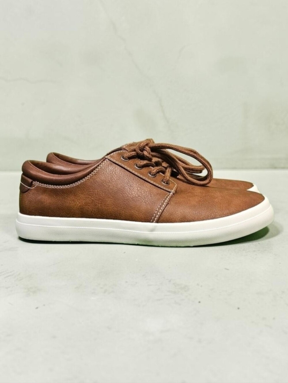GOODFELLOW & CO. CASUAL LOW-TOP ALOMND TOE SNEAKERS